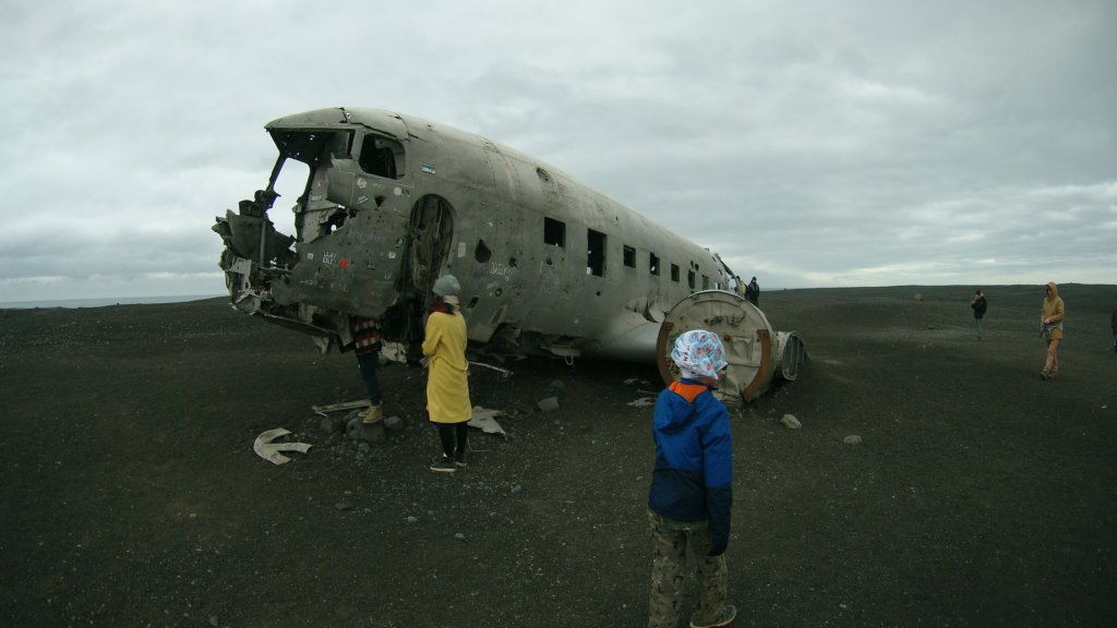 solheimasandurdc3planewreck15.jpg