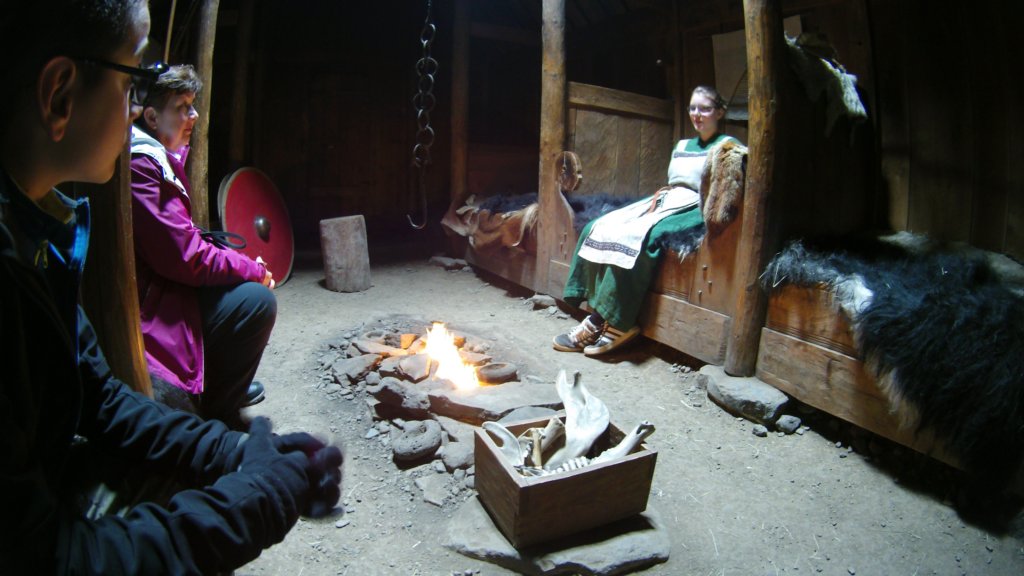 eiriksstadirvikinglonghouse5.jpg