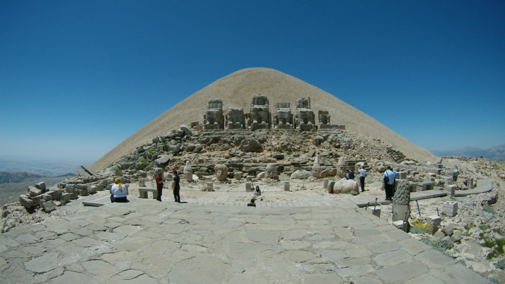 mountnemrut13.jpg