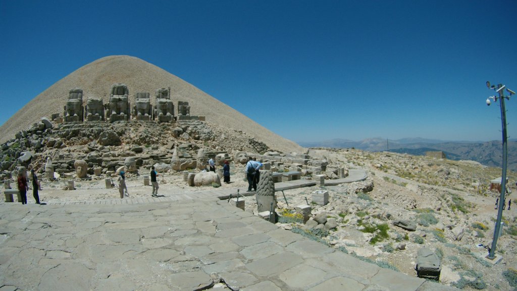mountnemrut19.jpg