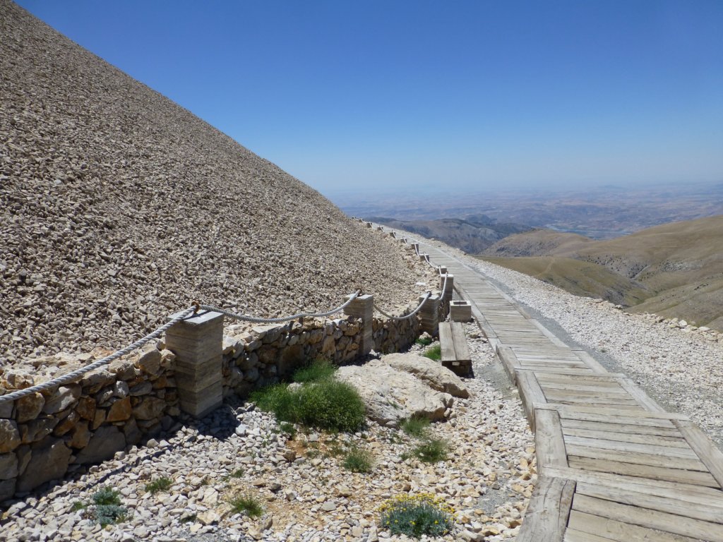 mountnemrut45.jpg