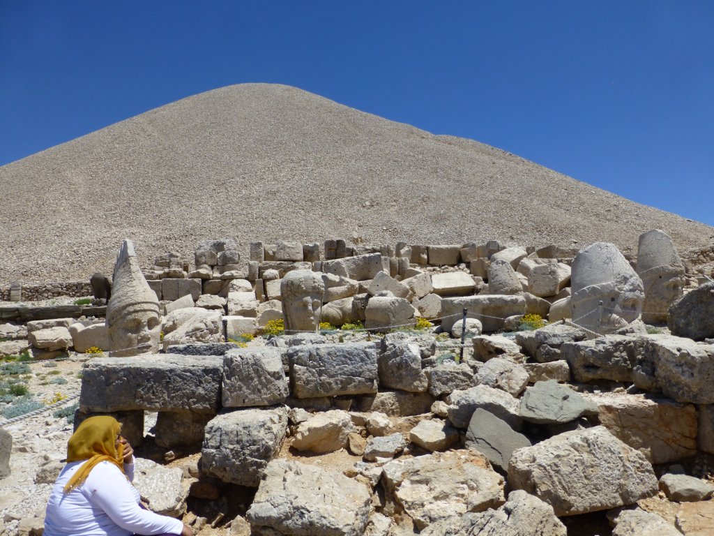 mountnemrut50.jpg