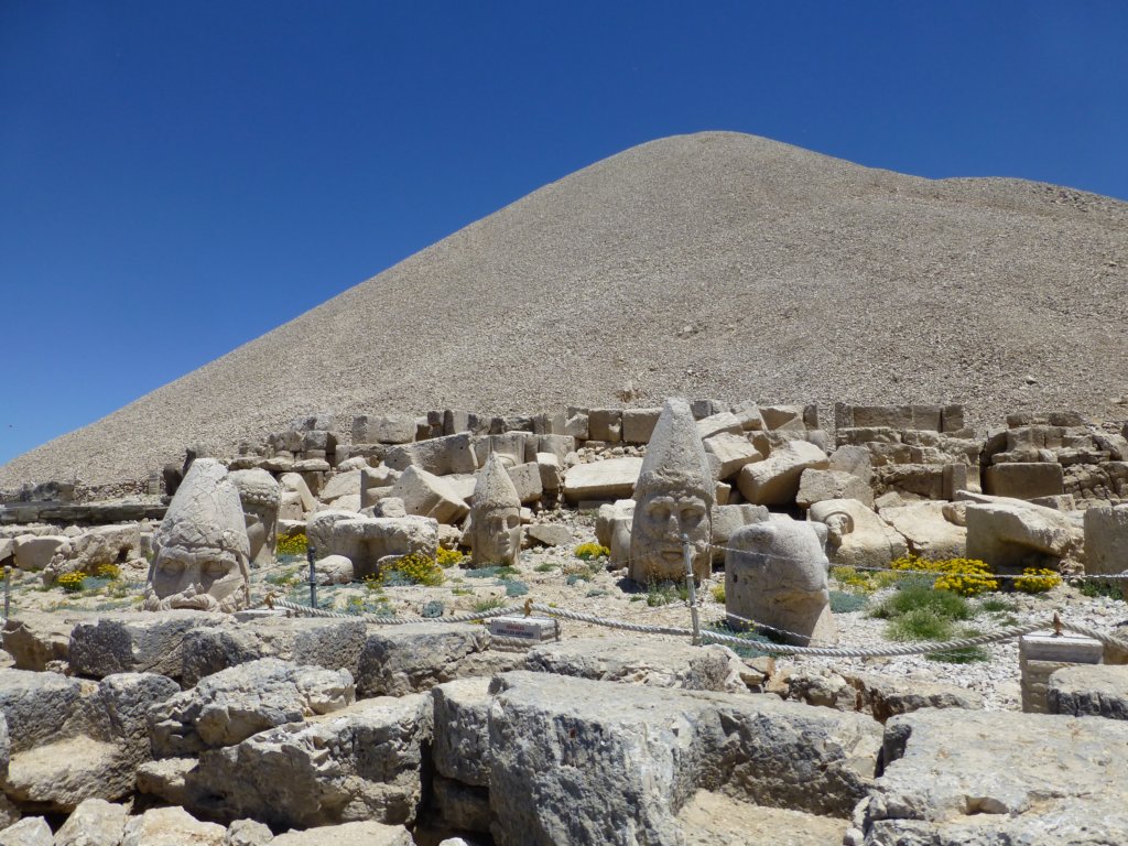 mountnemrut52.jpg