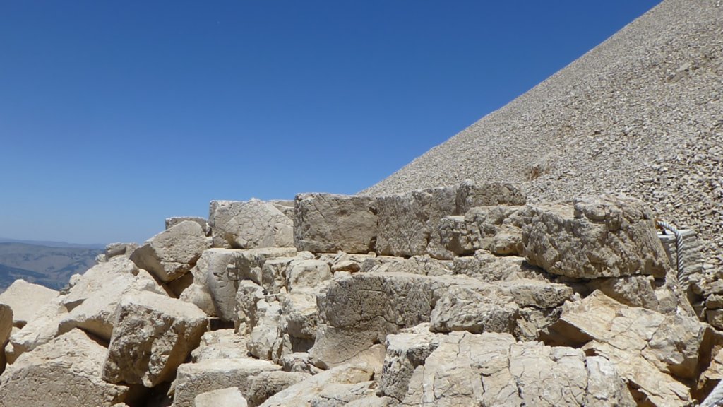 mountnemrut62.jpg