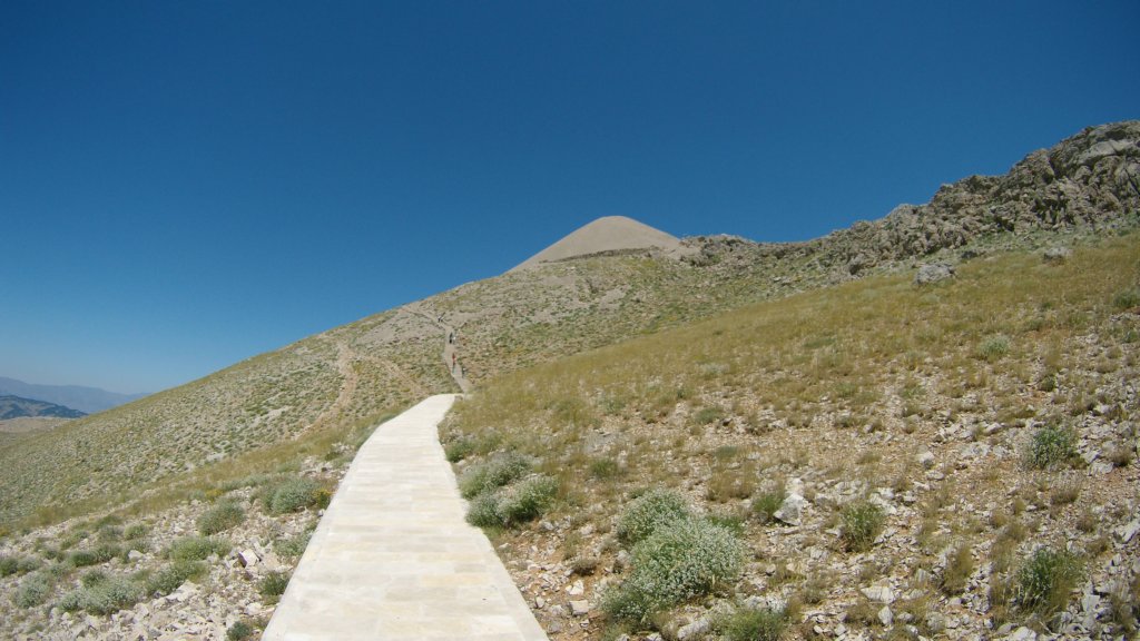 mountnemrut72.jpg